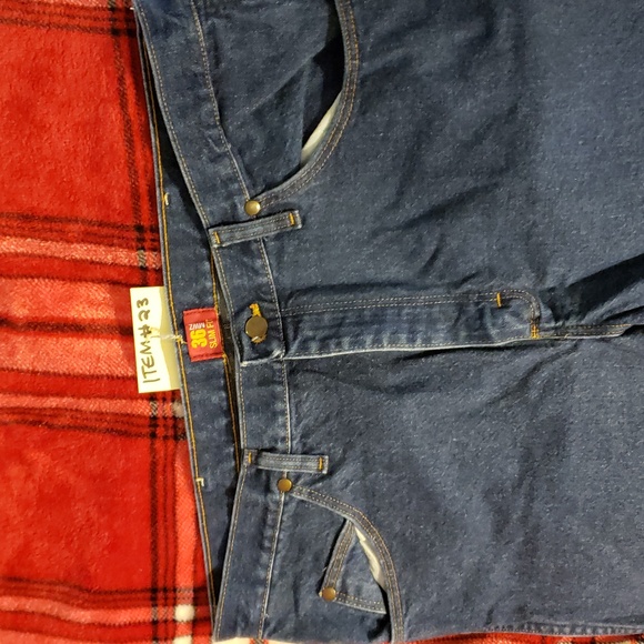 ITEM # 23 | 38 X 34 | Wrangler Dark Blue Relaxed Fit Jeans - Picture 1 of 4